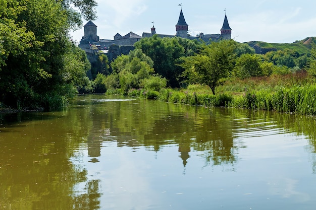 Старинный средневековый замок города Каменец-Подольский, один из исторических памятников Украины в городе Каменец-Подольский Хмельницкой области.