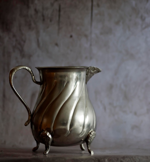 Photo old milk jug made of metal