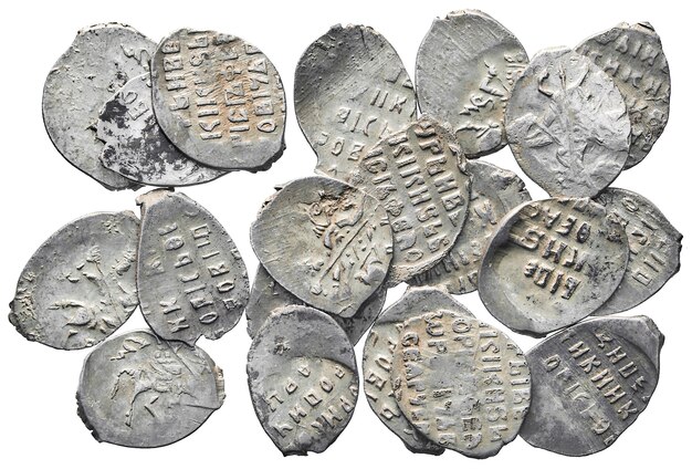 Photo old money of russia of the 17th century. silver coins isolated on a white background.