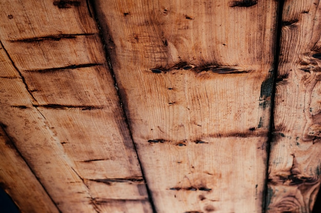 Foto vecchio soffitto in legno naturale