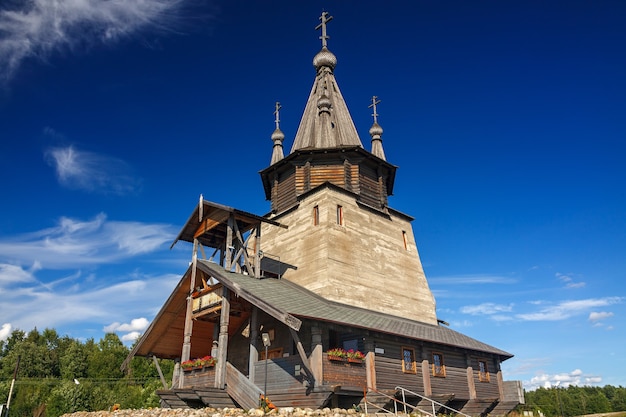 Старая православная деревянная церковь. Россия.