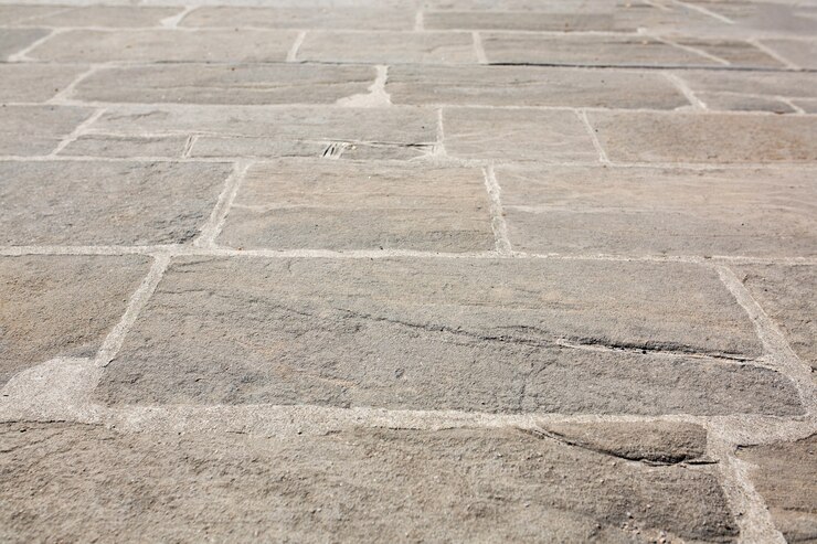 Photo old pedestrian road with paving slabs in prague, czech republic. closeup shot