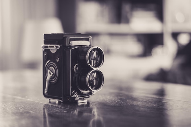 흑백의 오래된 사진 카메라