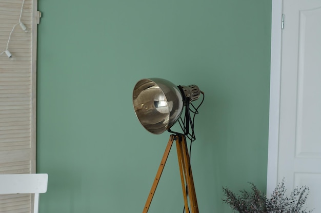 古い写真スタジオ ランプ壁の背景に古いスタイルのスタジオ ライト ランプ