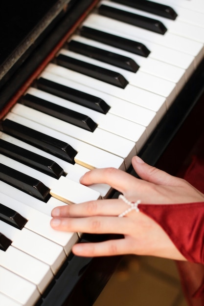 Old piano keyboard