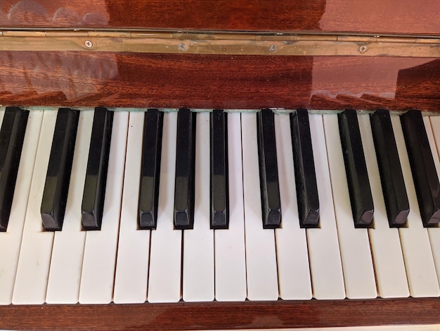 Foto vecchie tasti di pianoforte in primo piano