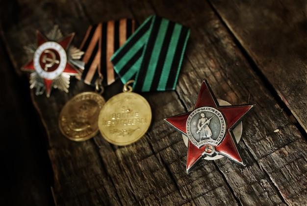 Старая ретро состаренная медаль с фотоэффектом великой отечественной войны