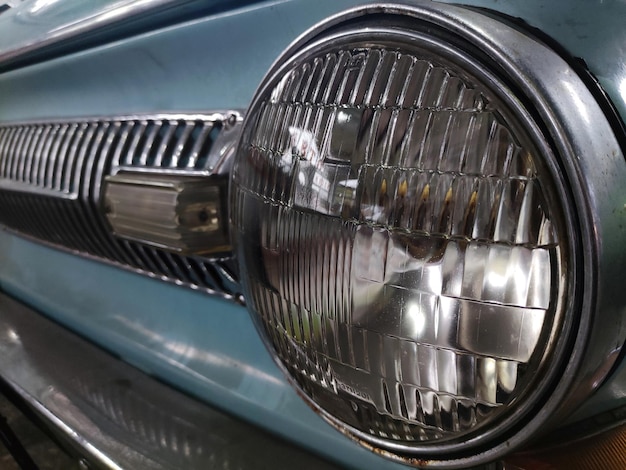古いレトロな車のヘッドライトのクローズ アップ写真自動車の背景