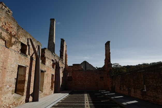 Foto vecchio edificio in rovina contro il cielo