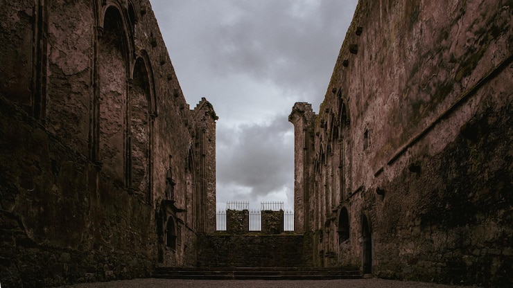 Photo old ruins against sky rock of cashel