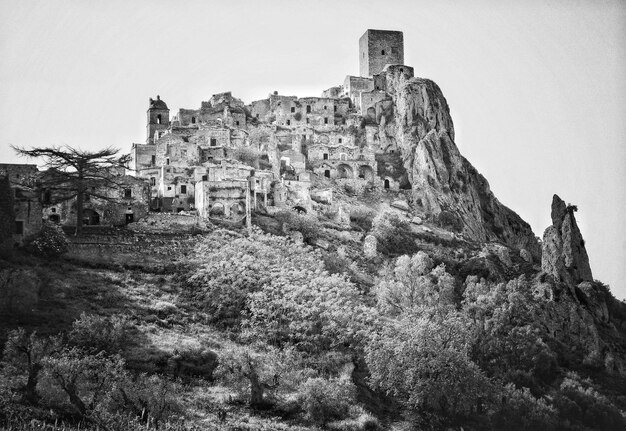 Foto vecchie rovine di edifici contro un cielo limpido