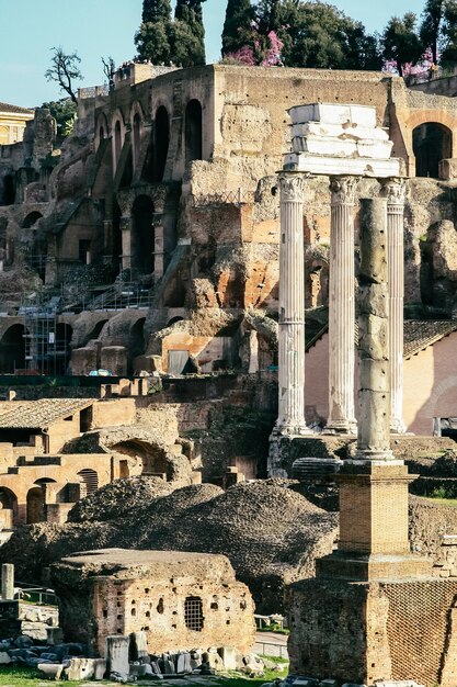 Photo old ruins on sunny day