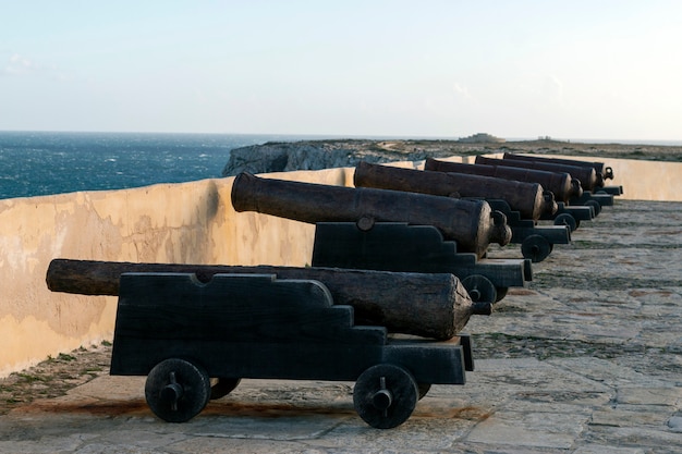 Foto vecchio cannone arrugginito