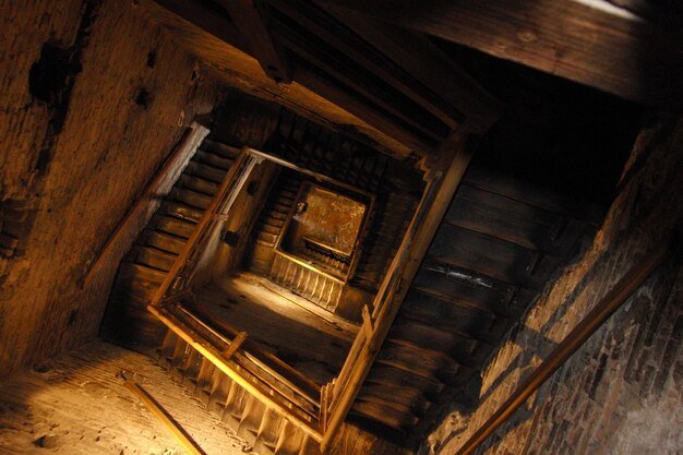 Фото Старые спиральные лестницы