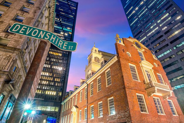 Old State House in de schemering in Boston, Massachusetts, VS