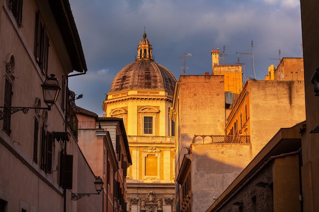 Vecchia via nell'antica roma, italia.