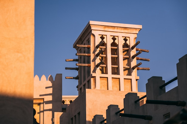 Foto edifici in stile antico a dubai