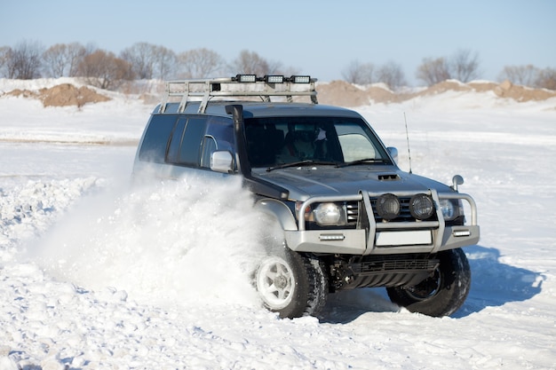Old SUV traveling in the snow