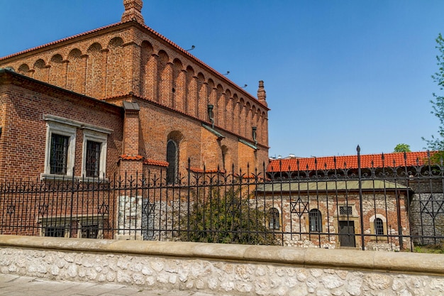 Старая синагога в историческом еврейском районе Казимеж в Кракове, Польша