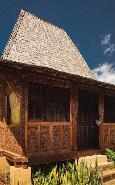 Photo old teak wooden house in sudaji singaraja bali indonesia