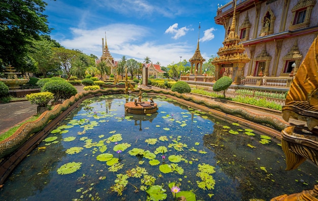 タイの古い伝統的な仏教寺院
