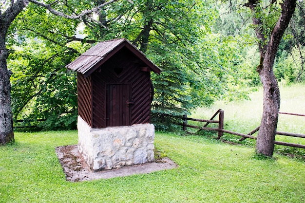 Старый Vintage Stone Well. Этно-Виллидж.