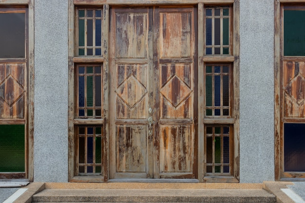 Фото Старый винтажный стиль деревянной двери