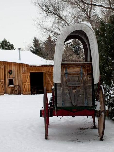 Foto vecchio carro nella tenuta in colorado.