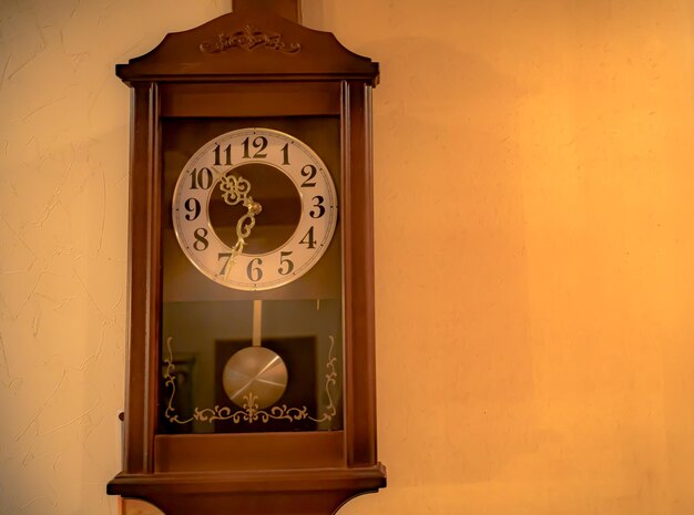 古い壁掛け時計