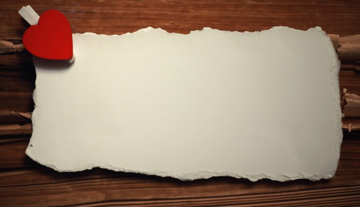 फोटो old white sheet of paper love notes and heart shape