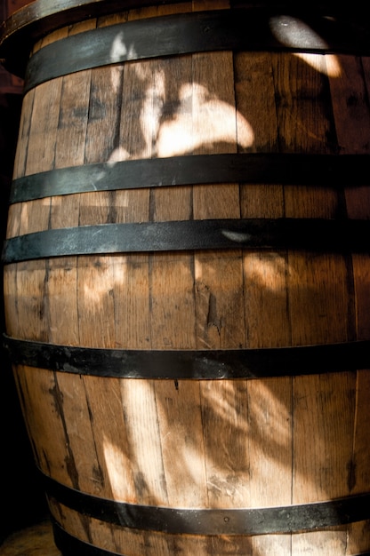古い木製の樽のクローズアップ