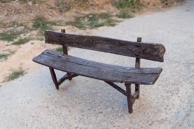 Photo old wooden bench, lonely on the street