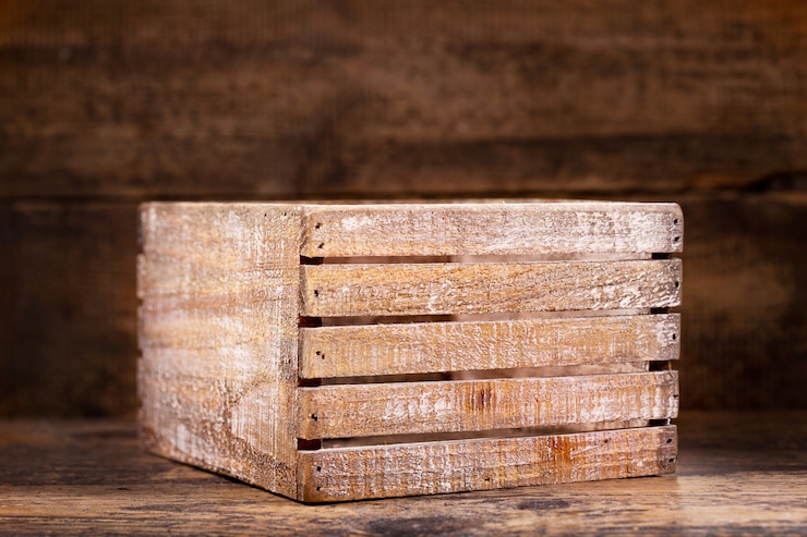 Photo old wooden box on a wooden background