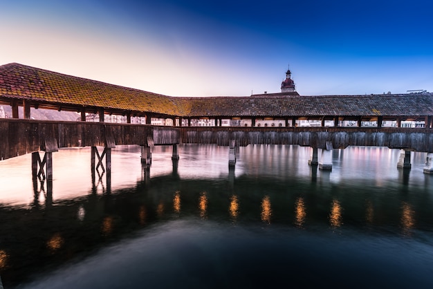 Photo old wooden bridge in switzerland