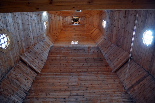 Foto vecchia chiesa di legno