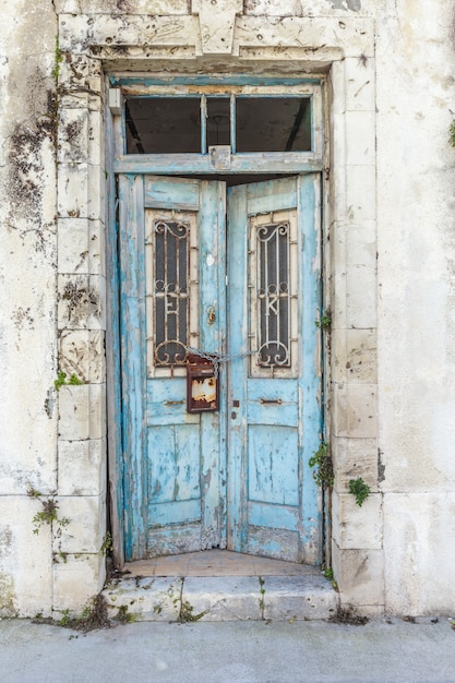 Vecchia porta di legno