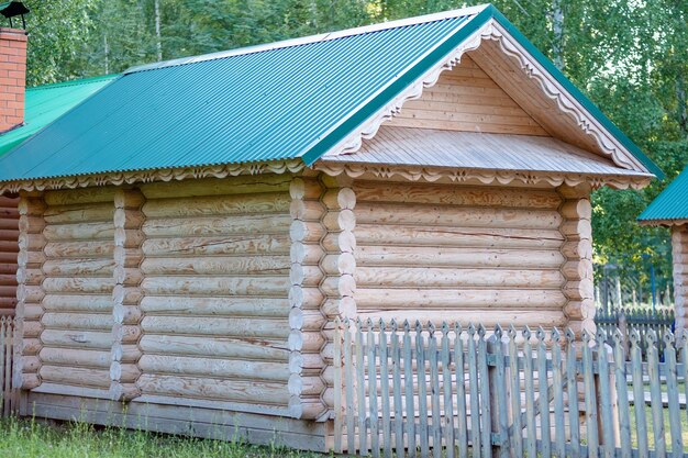 Фото Старый деревянный дом русская баня из бруса