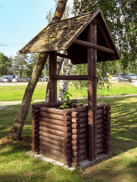 古い木製の水井戸
