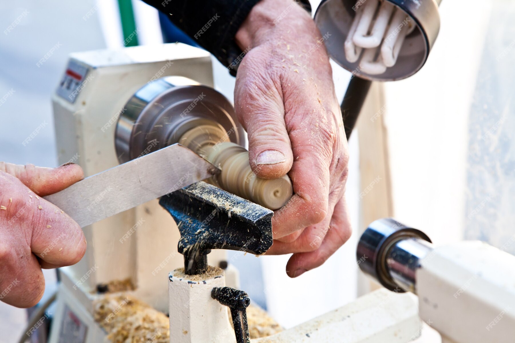 Рабочие руки 2 класс. Рабочие руки на станке. Наставник на токарном. Man at Lathe vector. Lathing stock.