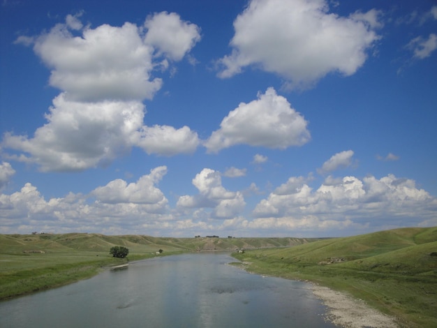 Photo oldman river around lethbridge, alberta, canada