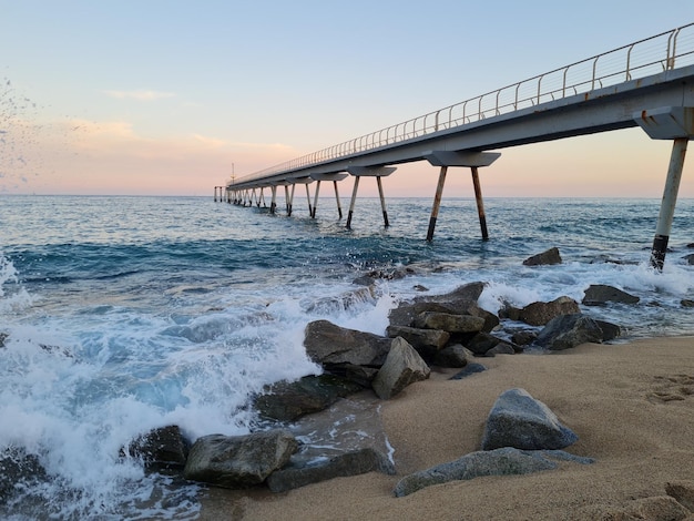 Foto oliebrug van badalona barcelona