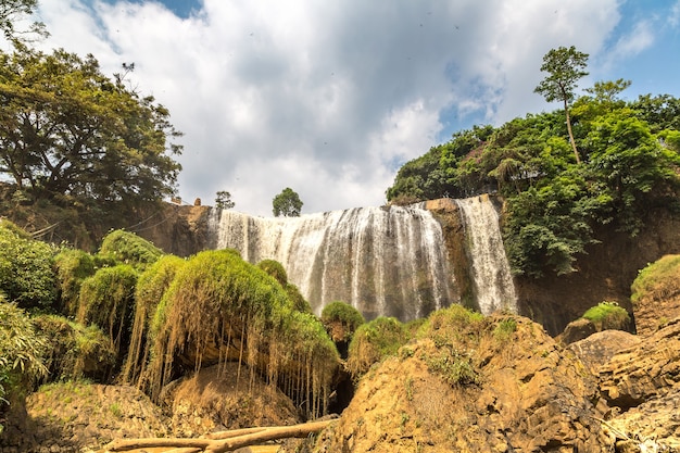 Olifantswaterval in Dalat, Vietnam in een zomerdag