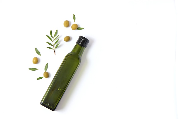 Photo olive oil in a bottle on a white background top view