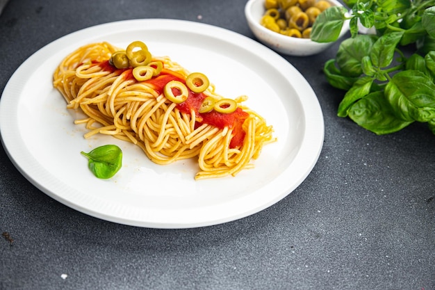 olives spaghetti meatless tomato sauce no meat green meal food snack on the table copy space food