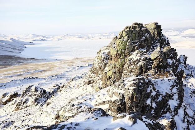 olkhon eiland baikal winterlandschap, rusland winterseizoen uitzicht op het baikalmeer