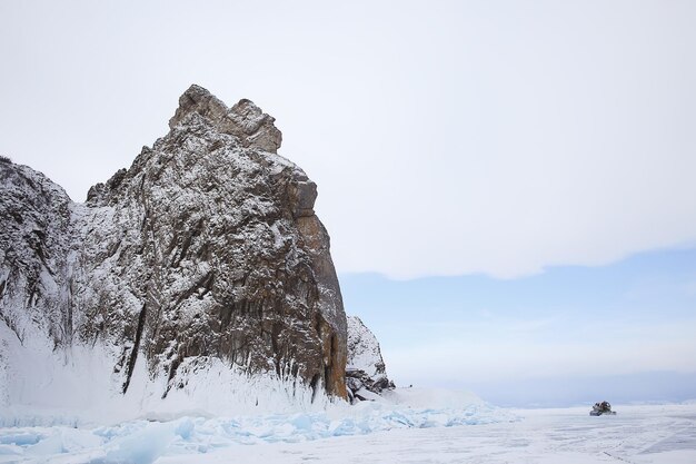 olkhon eiland baikal winterlandschap, rusland winterseizoen uitzicht op het baikalmeer