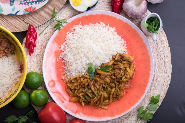 Foto ollucos perù tradizionale tavolo da buffet per alimenti di conforto