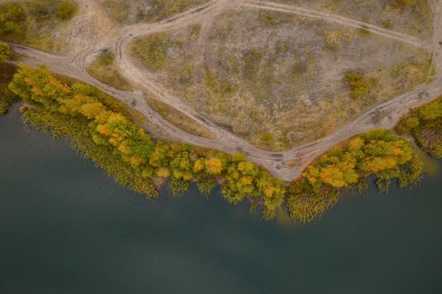 Colorato paesaggio autunnale veduta aerea drone shot