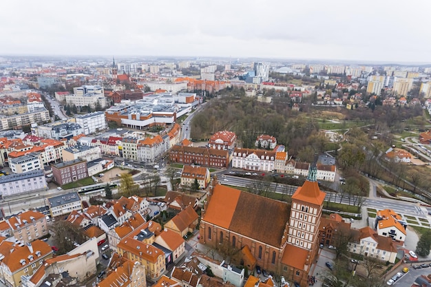 Photo olsztyn town aerial view beautiful buildings with orange roofs northern poland