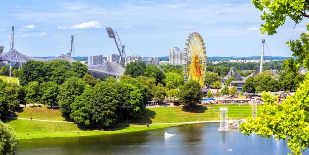 Foto olympisch park in de zomer münchen duitsland europa